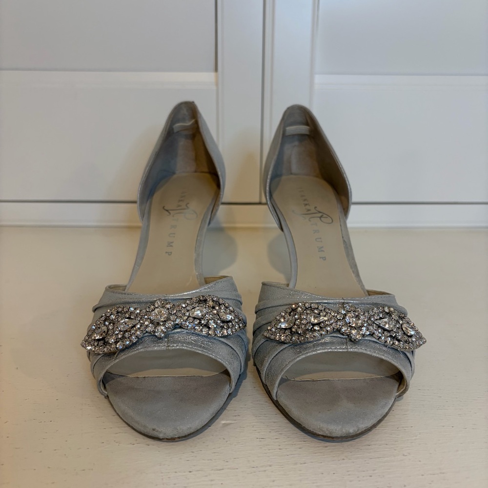 Ivanka Trump Silver Suede Nanci 3 Inch Embellished Heels Size 7 1/2 M - Picture 3 of 12